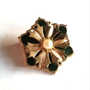 Vintage flower brooch cultured pearl gold tone